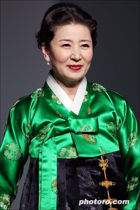 月16日),又名金子玉,出生于釜山,汉阳大学戏剧电影科退学,韩国女演员