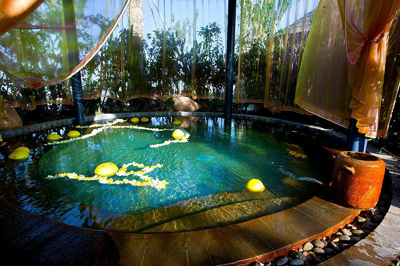  p>泰州华侨城云海温泉拥有国内罕见的" a target="_blank" href="