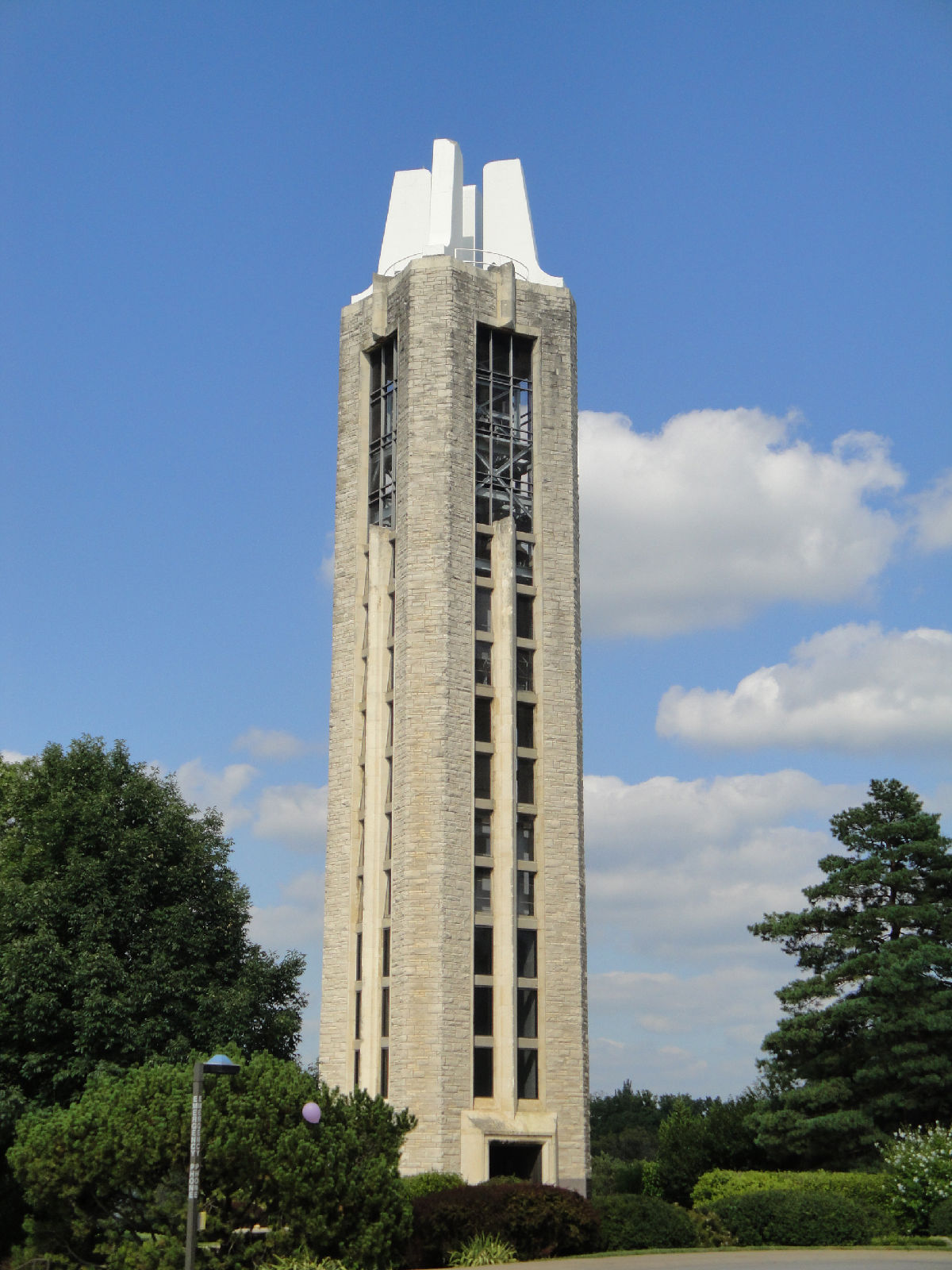  p>堪萨斯大学(university of kansas),简称ku,坐落在美国堪萨斯州的