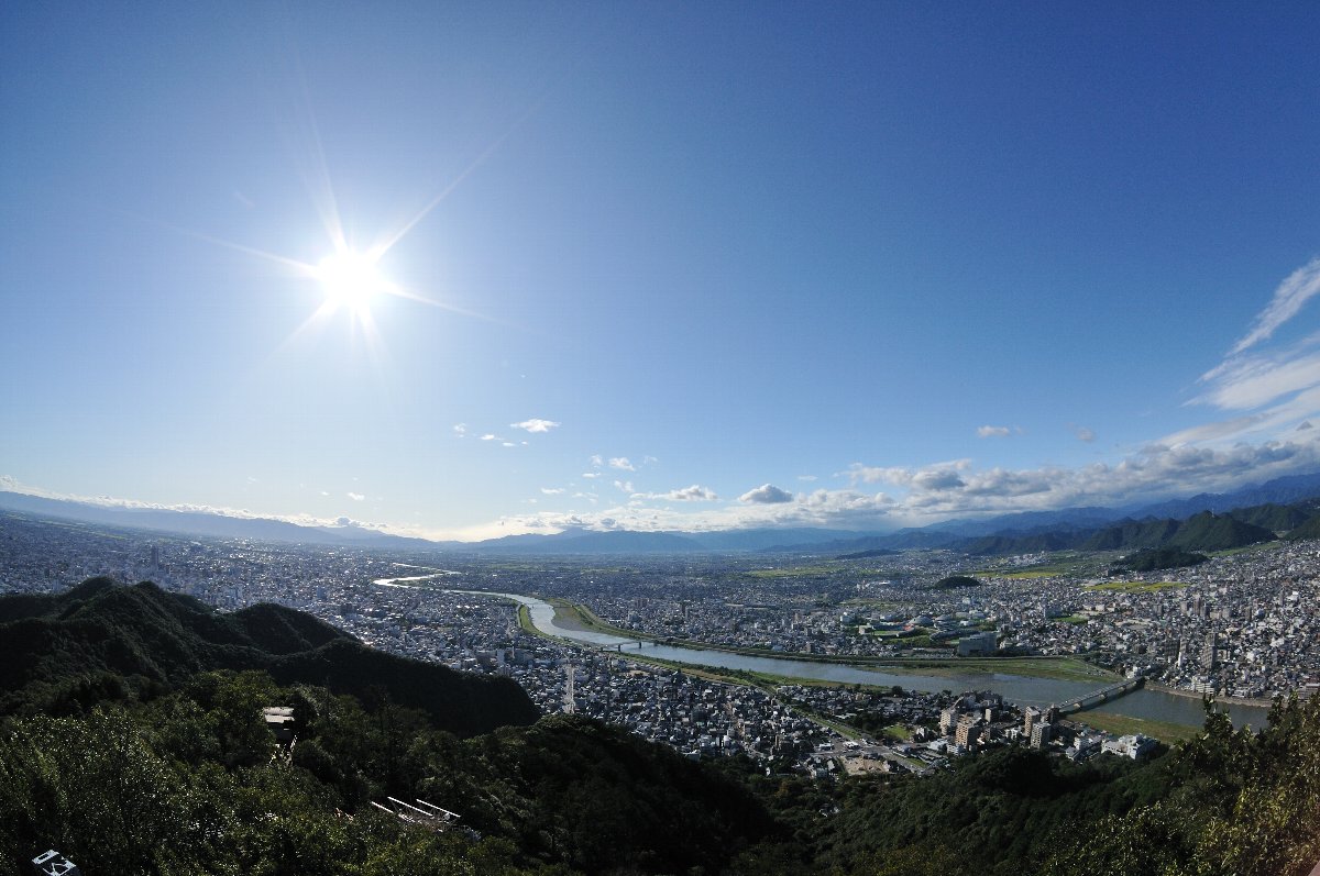  p>岐阜县位于日本本州岛中部,是日本三大都市圈之一 a href="#" data