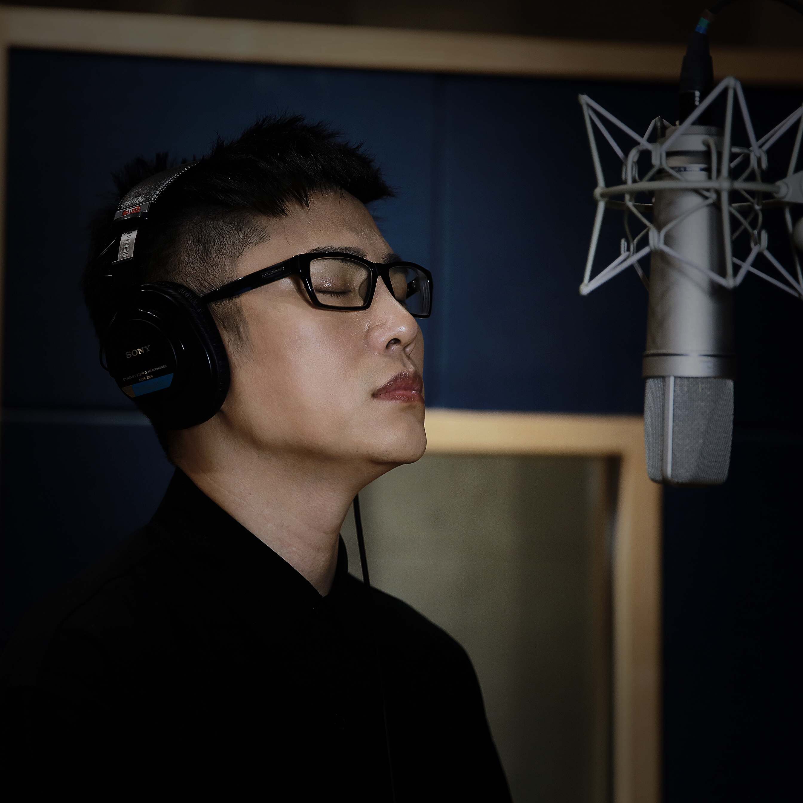  p>石头,本名王卓实,11月14日出生于中国吉林省吉林市,中国内地流行男