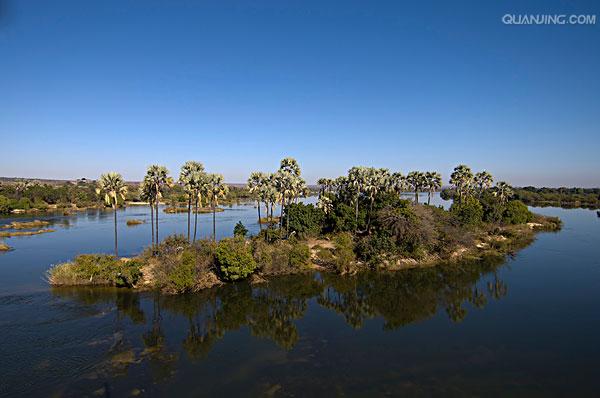  p> b>赞比亚共和国 /b>(the republic of zambia)是非洲中南部的一个