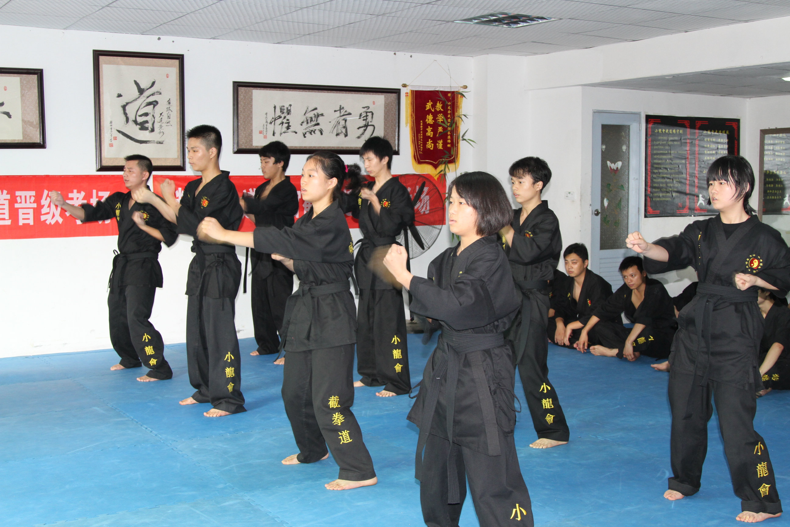  p>精魂武道会馆是重庆首家以李小龙截拳道,咏春拳为主题的武道馆,是 