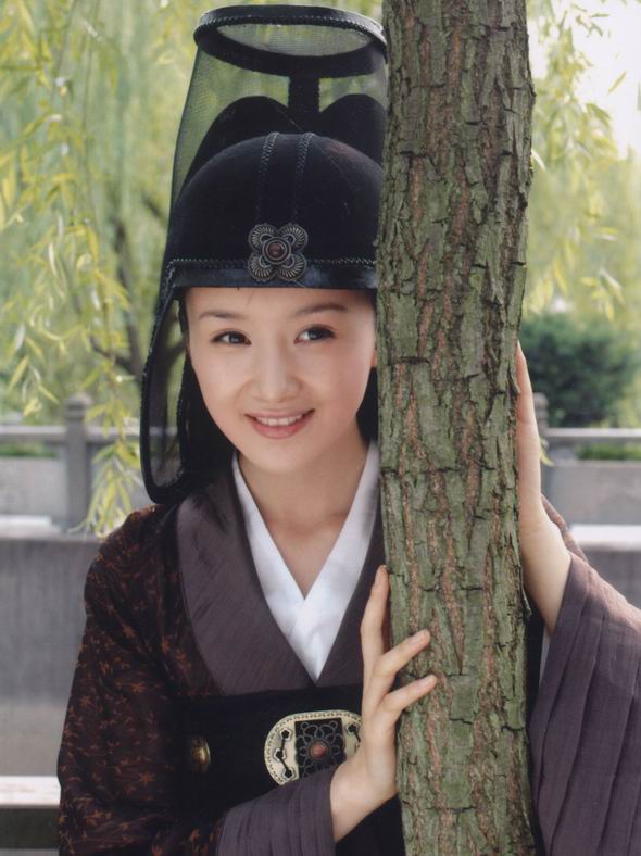  p>孙菲菲,1981年2月21日出生于陕西省西安市,中国内地女演员,毕业于 