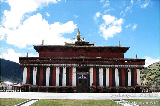  p data-id="gnhdixyusj">查杰玛大殿即类乌齐寺大殿,为 a target="