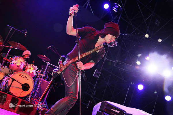  p data-id="gnwgb2czwl">木玛,本名谢强,木马乐队主唱,1977年出生于