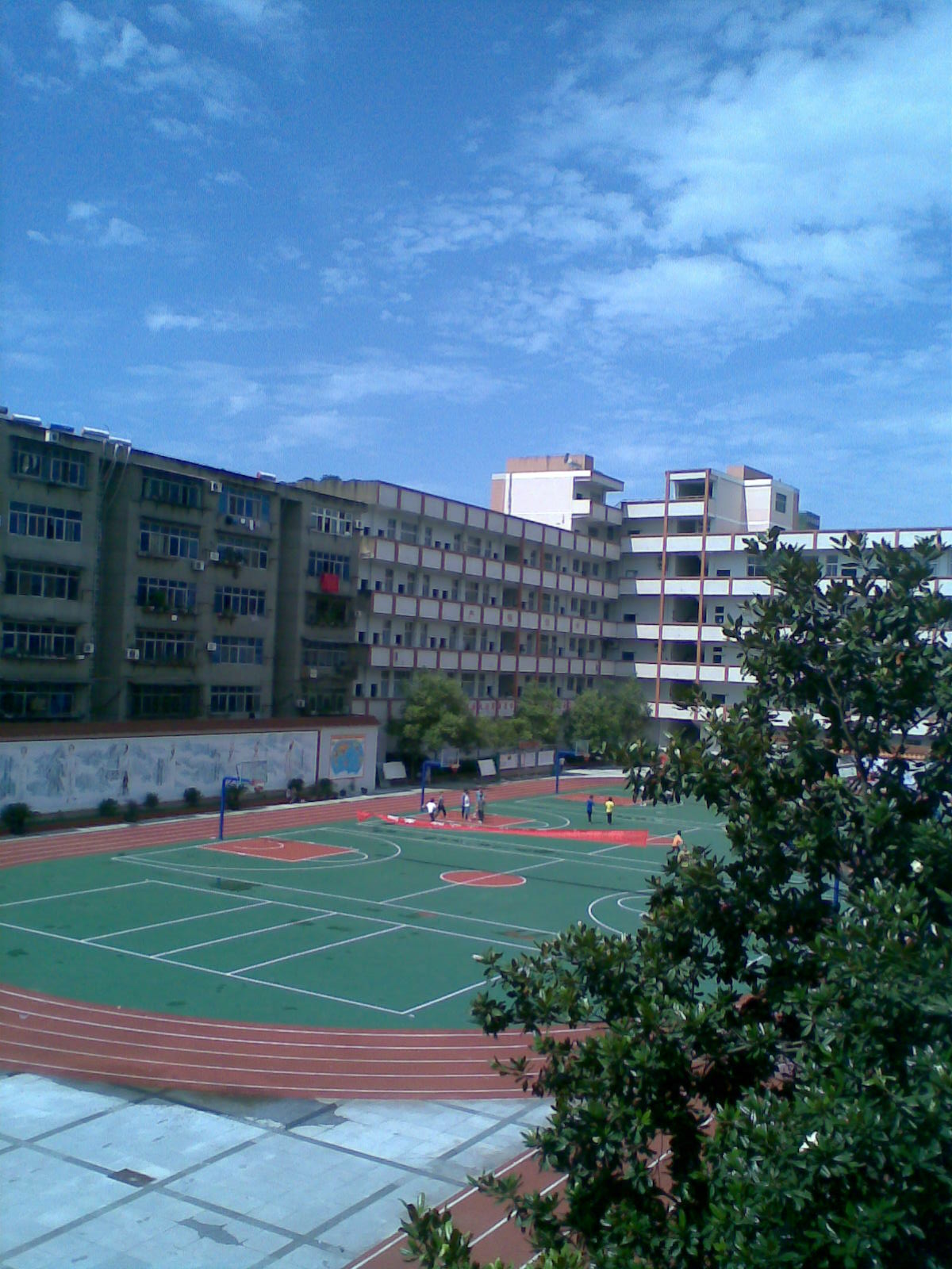  p>安康市初级中学(原安康中学初中部)是市教育局直属的一所省级示范