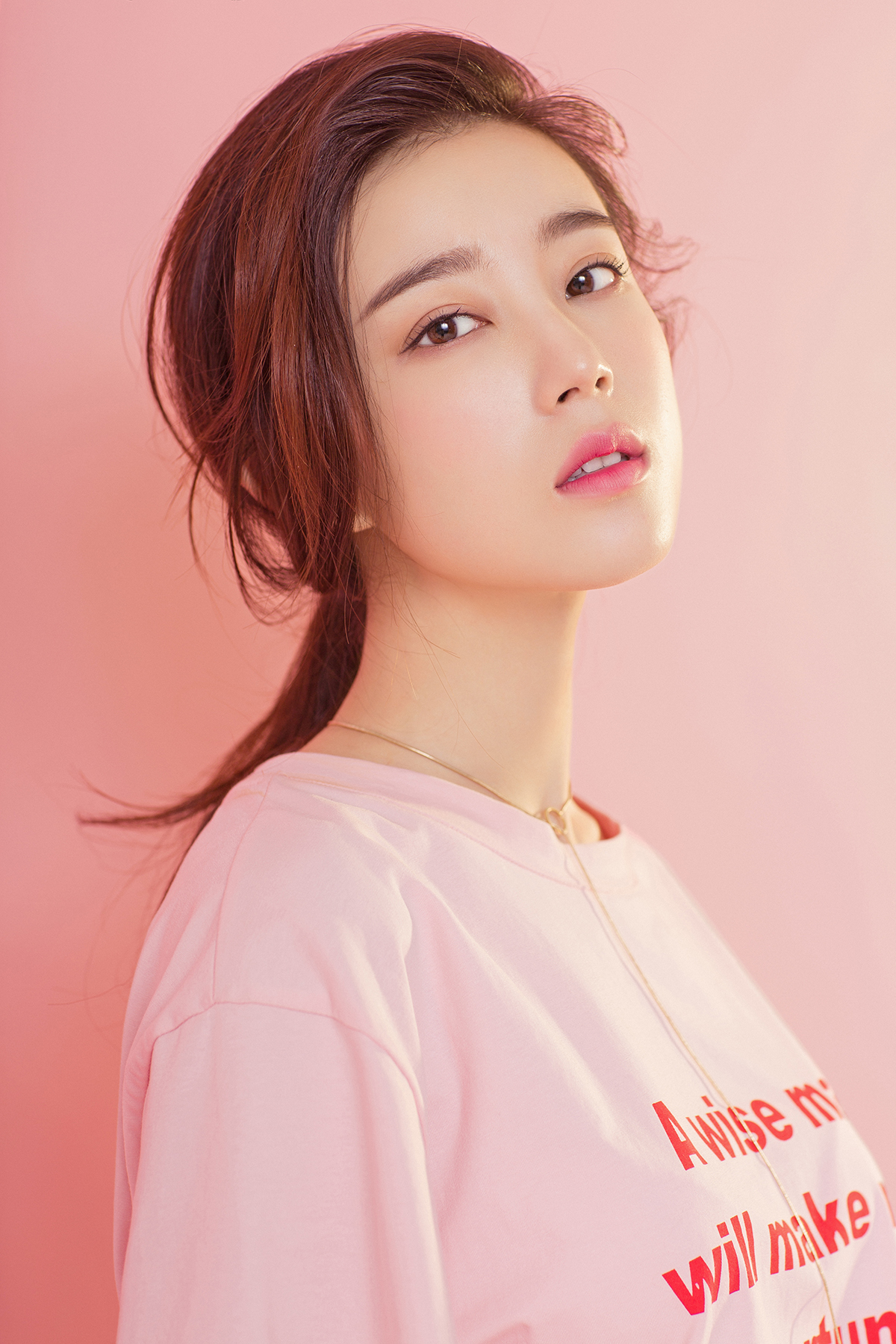  p data-id="gncnfrownh">唐昕,1993年出生于辽宁省沈阳市,毕业于东北