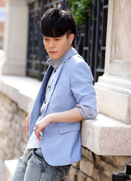  p>《角落里的阳光》是一首歌曲,由颜小健编曲,郑国锋演唱. /p>