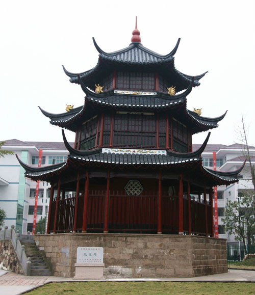  p data-id="gnwsjsirpq">钟楼广场位于靖江市中心的钟楼广场,与