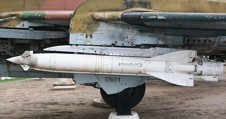  p>苏-17攻击机(俄文:Су-17,英文:su-17 attack aircraft,北约代号