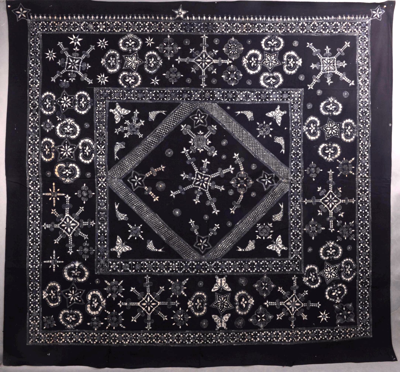 苗族石榴纹蜡染垫单