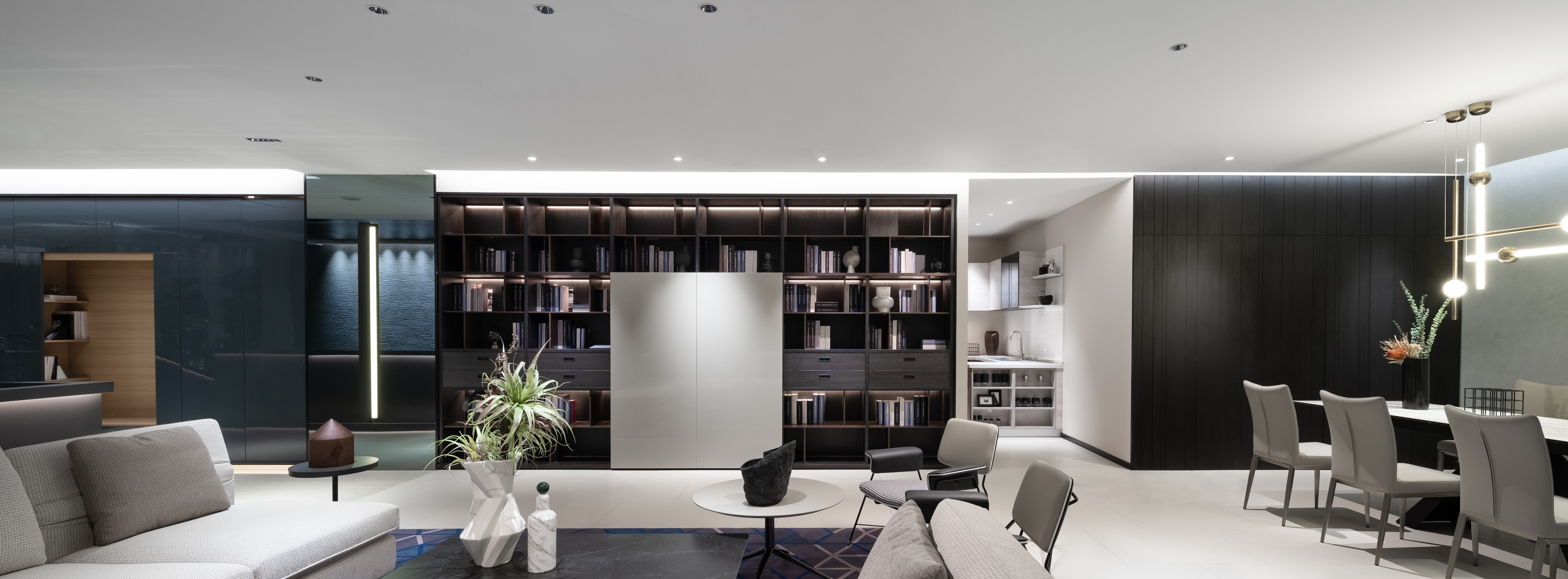 男,中国建筑文化研究会陈设艺术专业委员会特聘讲师,博洛尼设计总监