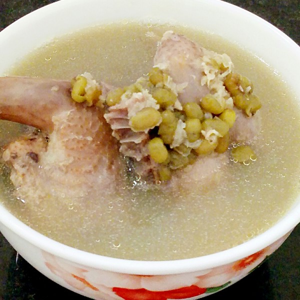 绿豆百合白鸽汤