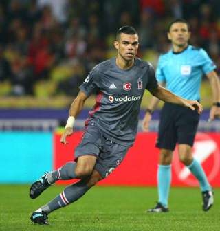 贝西克塔斯时期（左）