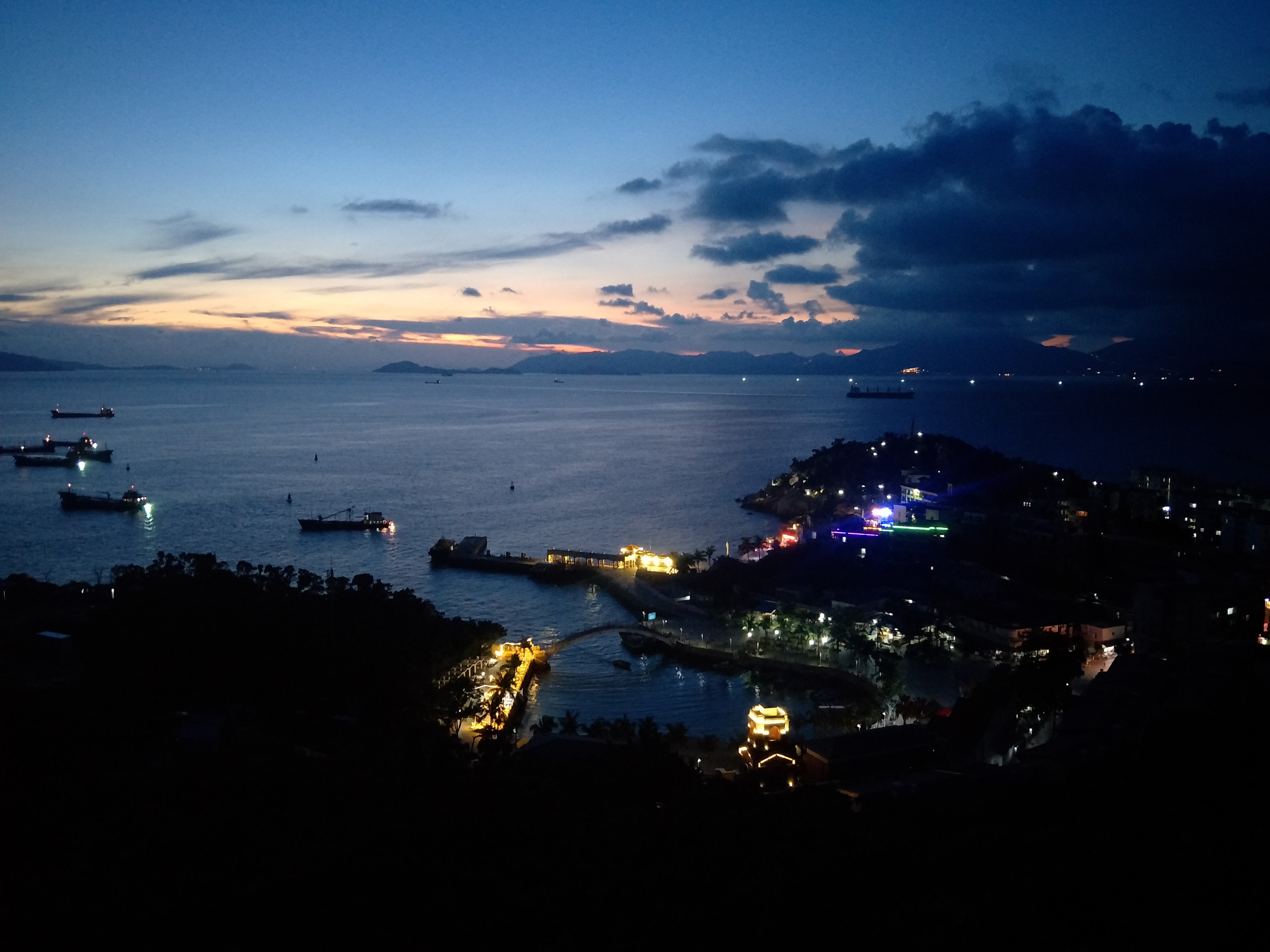  p>外伶仃岛位于 a target="_blank" href="/item/珠海">珠海 /a>市 a