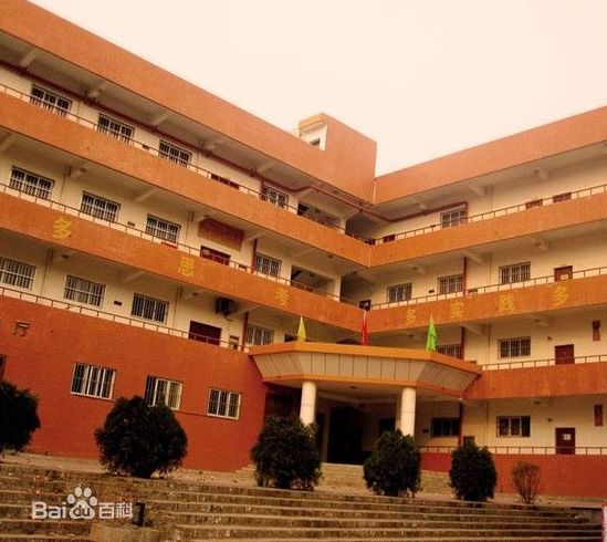  p>蔡家坡高级中学创建于1956年,学校位于宝鸡市副中心蔡家坡经开区