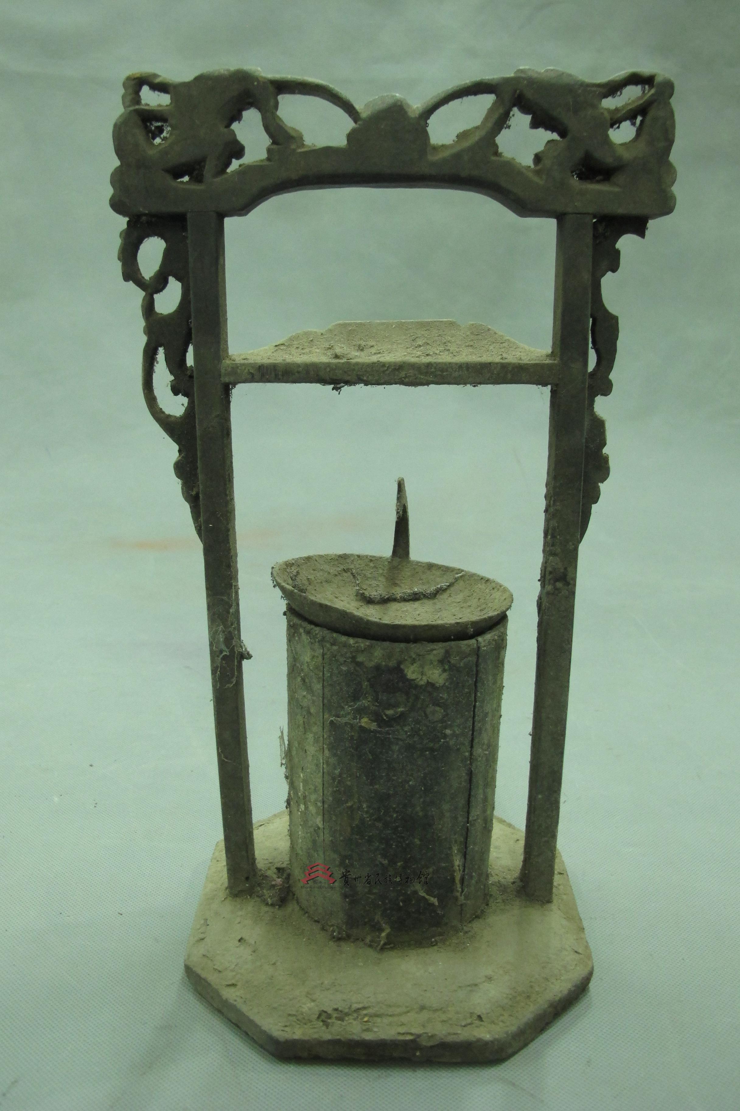 民国湖南木雕双龙纹桐油灯具