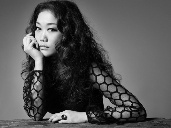  /p> p>2004年,以单曲《光の中へ》出道.