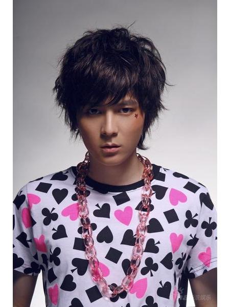  p>君君 i>(本名刘君林) /i>,1984年5月4日出生于江苏省 a target="