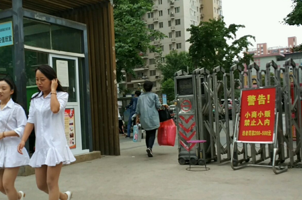  p>丽都花园燕庄新区南区位于郑州市金水燕庄,共计房屋2048户. /p>