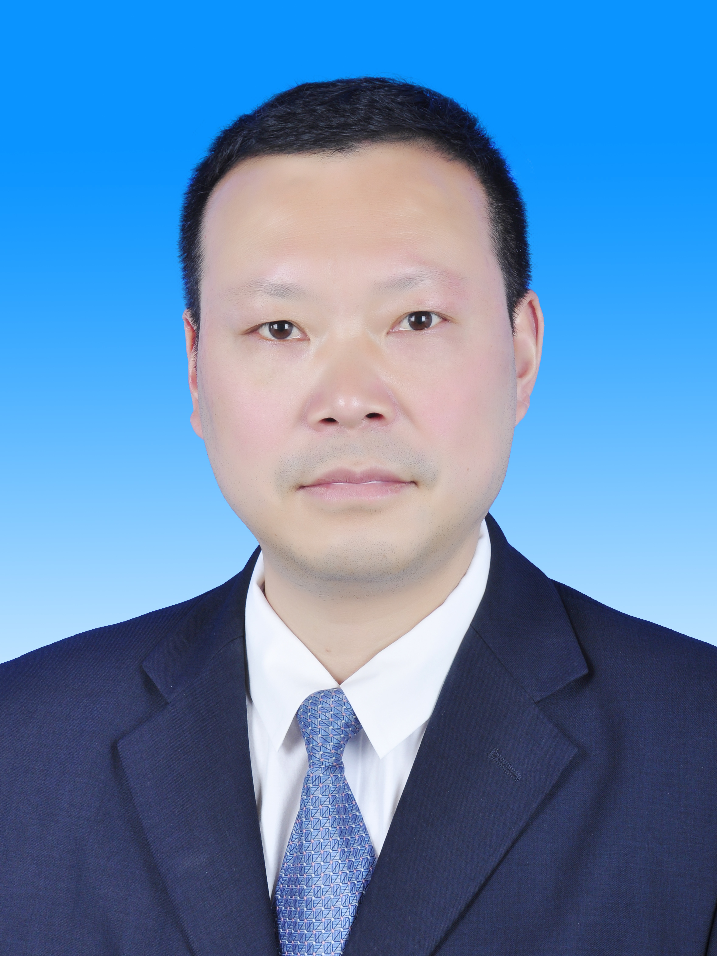 龙晓涛,汉族,陕西洋县人,中共党员,大学学历