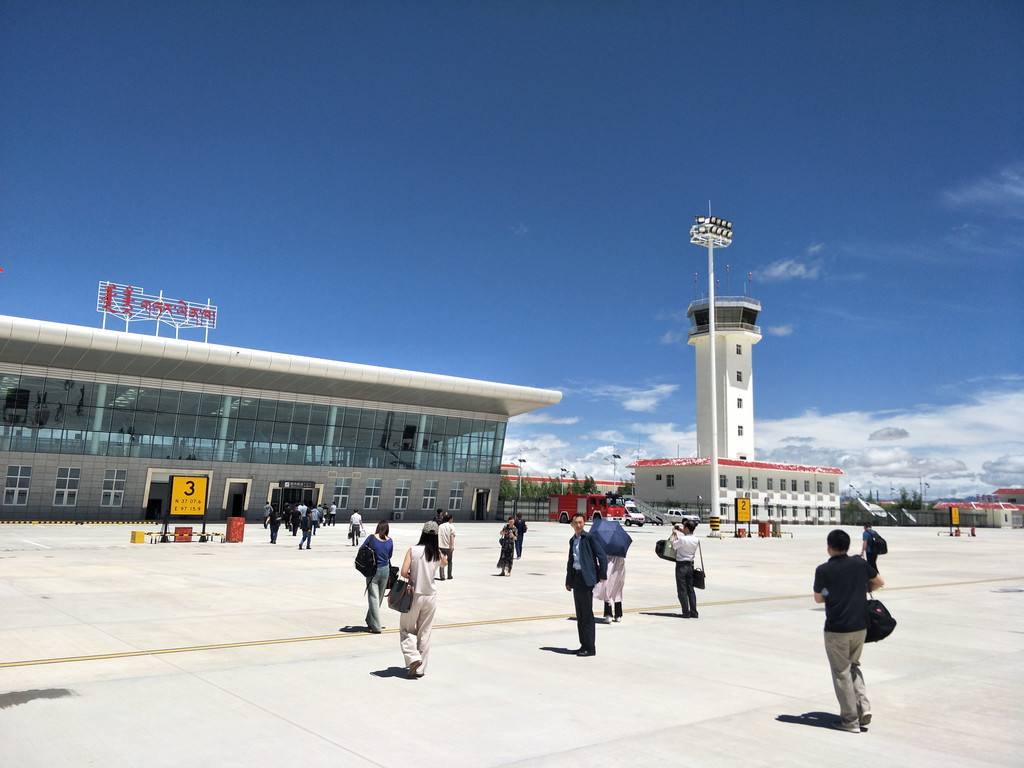 青海德令哈机场