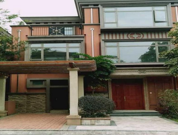  p>逸翠庄园一期位于重庆市渝北汽博中心,由和记黄埔地产( a target="