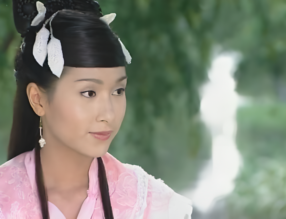 白羽彤,女,2002年电视剧《大醉侠》中的人物