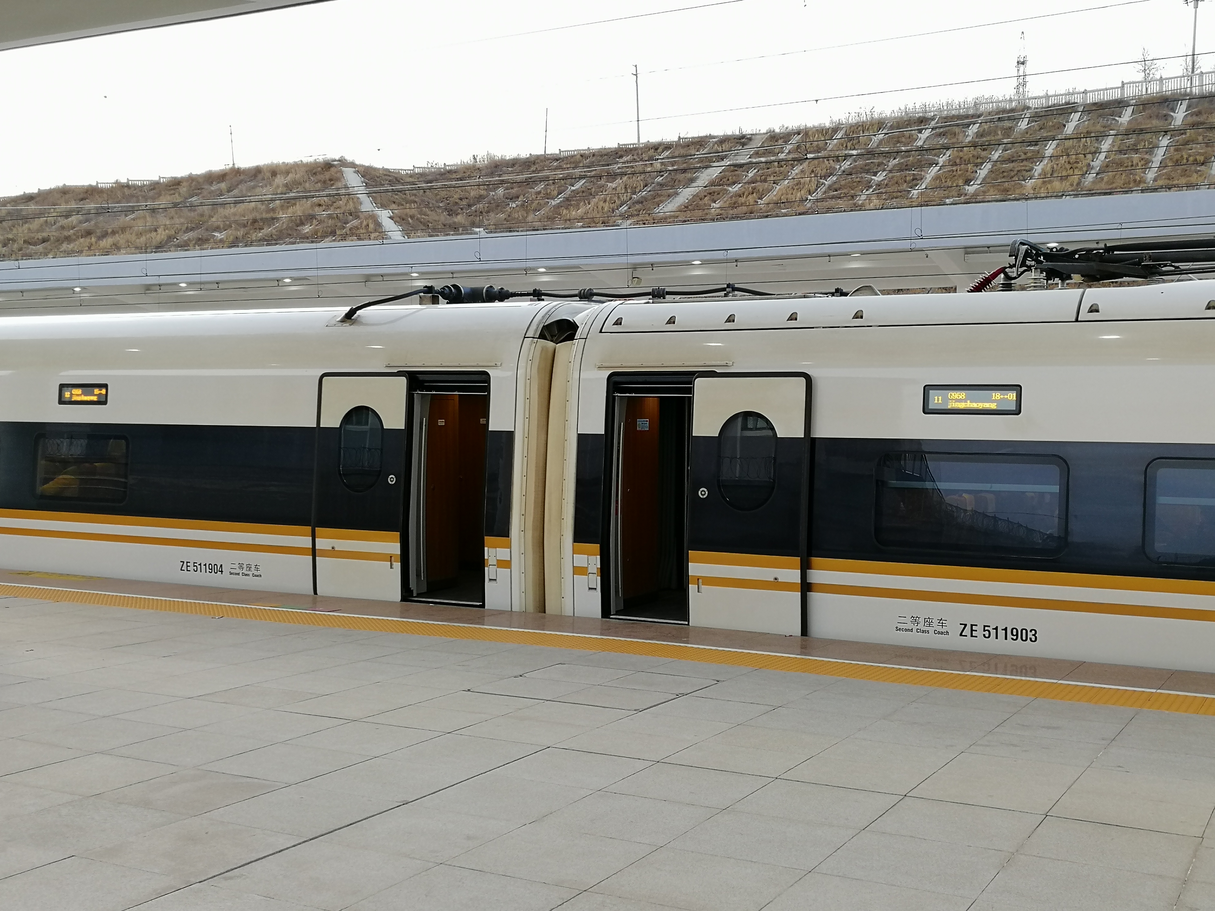 又称 a target="_blank" href="/item/铁路列车/4336679" data-lemma