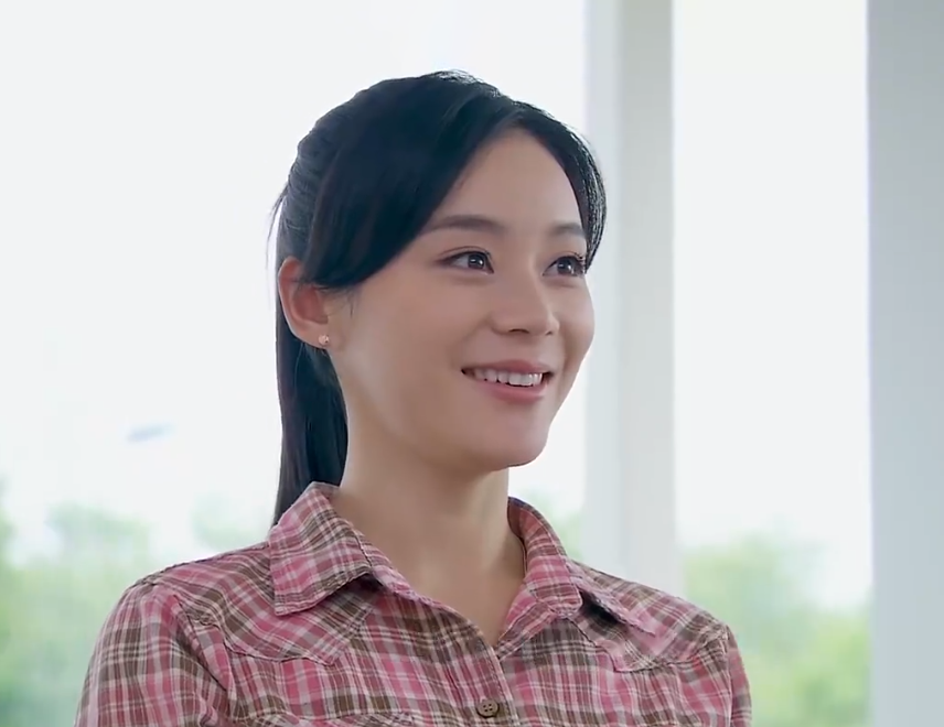 女,是电视剧《 a target="_blank" href="/item/家有喜妇/2568550"