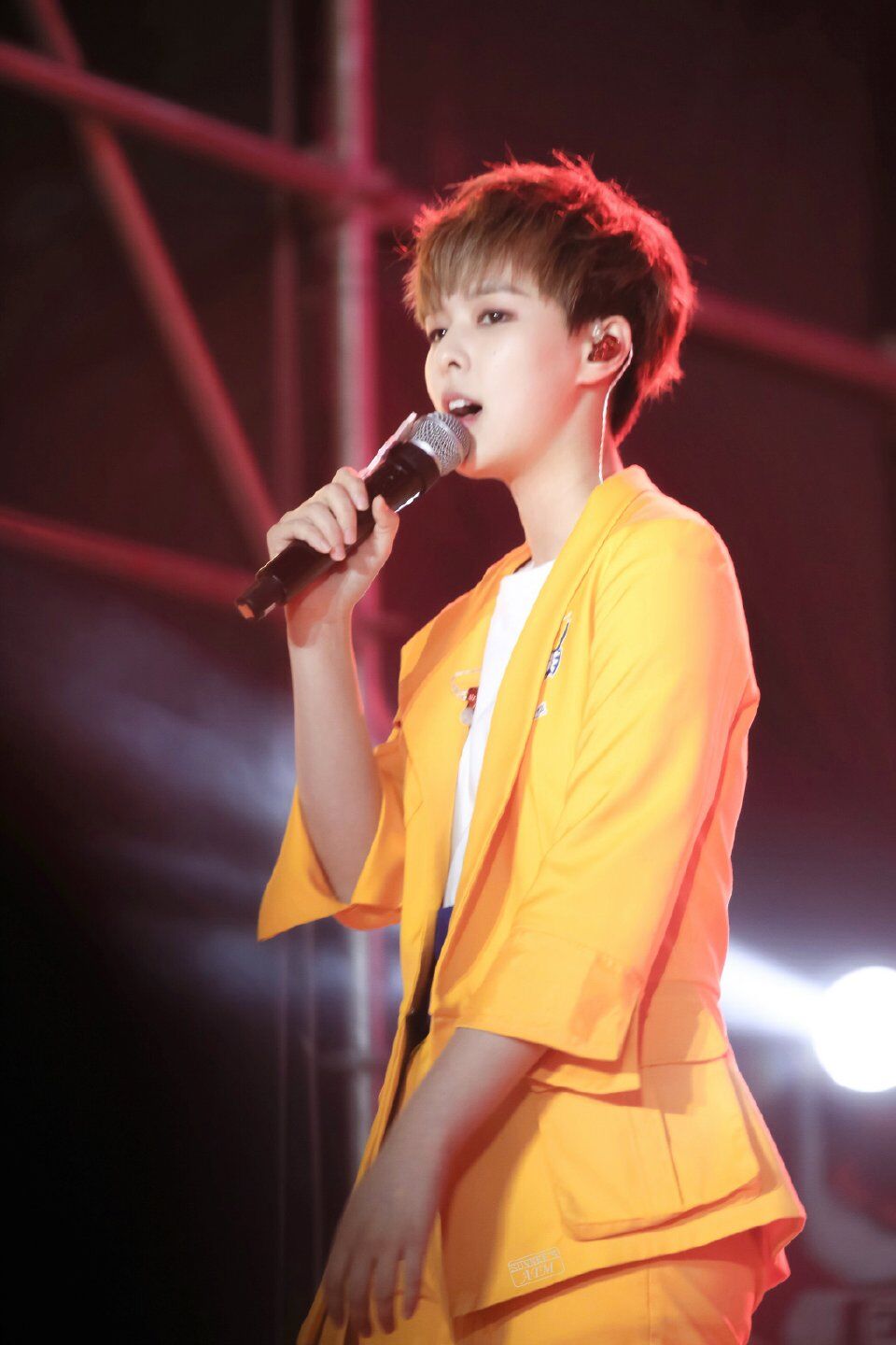  p>杨芸晴(sunnee),1996年9月28日出生于泰国曼谷,泰籍华裔女歌手