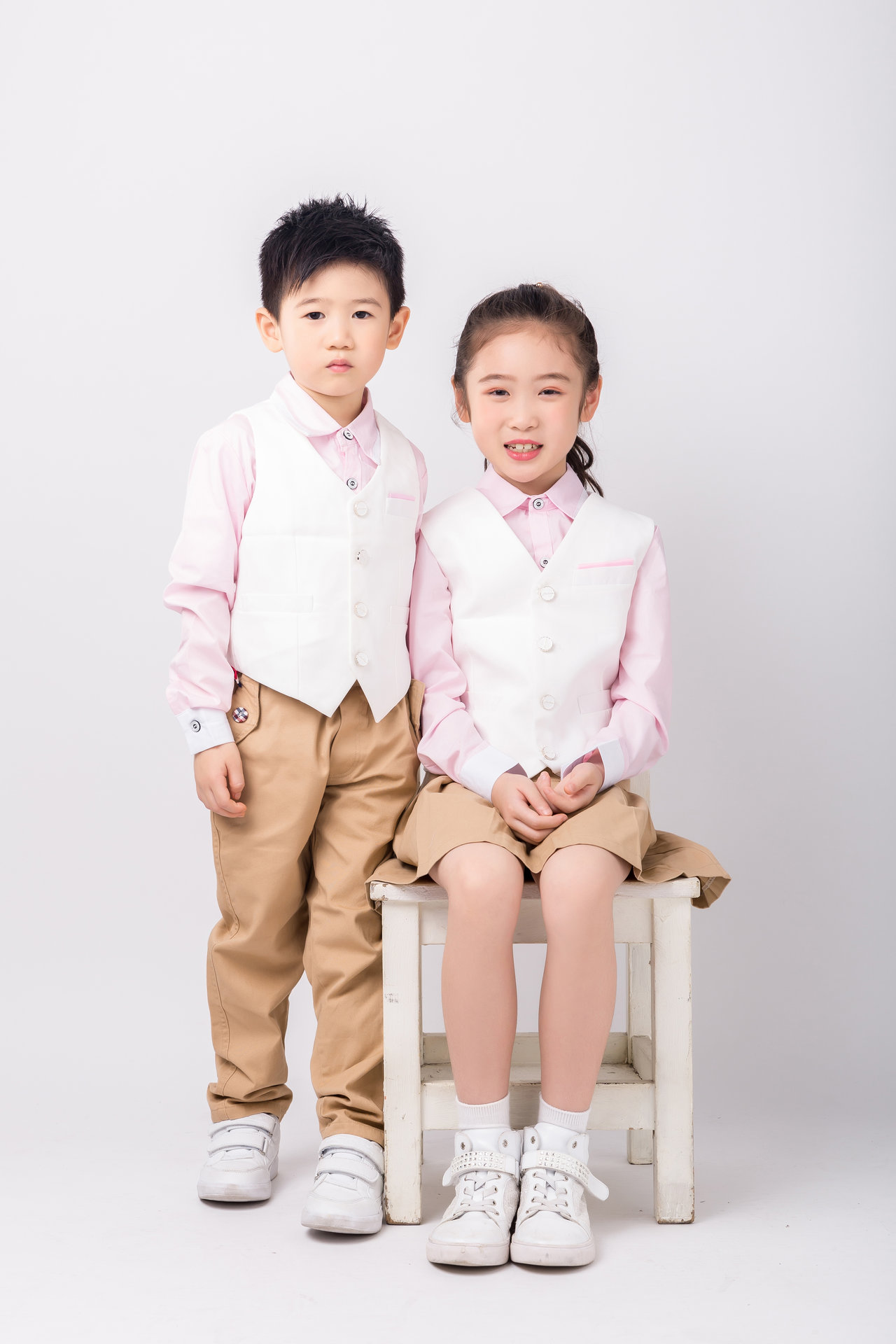  p>格格四爷组合,大陆童星组合,由 a target="_blank" href="/item/邓