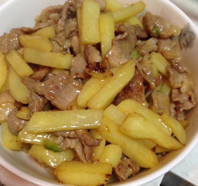 土豆条炒肉片