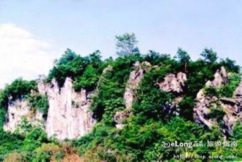  p>牙梳山,山名,坐落在福建省 a target="_blank" href="/item/宁化县