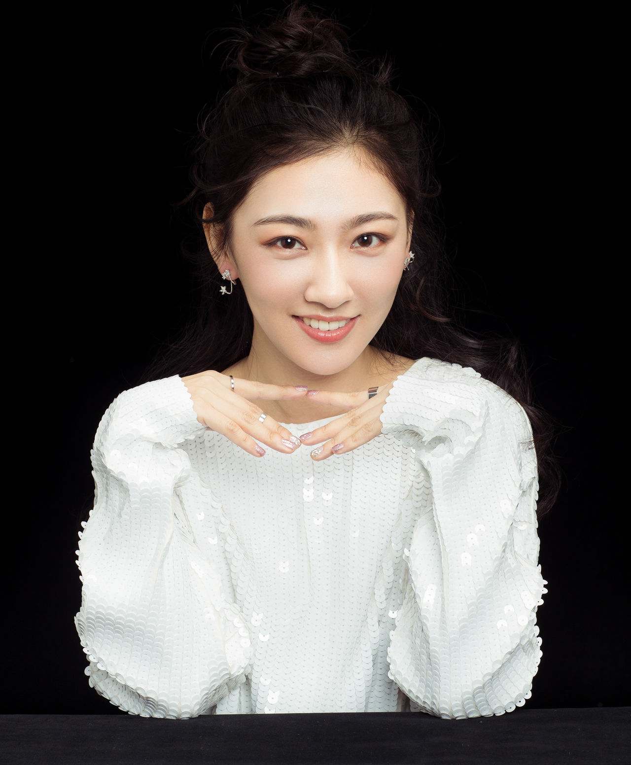  p>薛芊芊,1993年6月16日出生于北京市,毕业于中国传媒大学南广学院