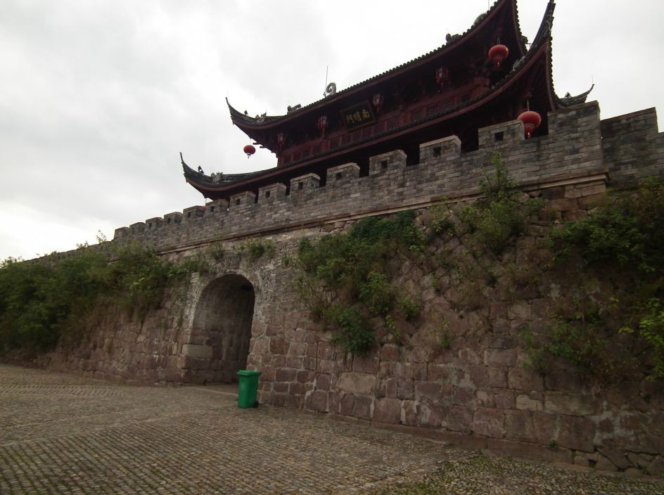 处州府城墙历史悠久,始建年代明确,布局具有鲜明山区府城特色,砌筑
