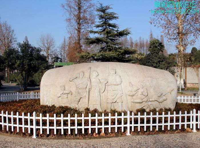  p>阜阳清颍公园始建于1953年10月,占地9.7公顷.