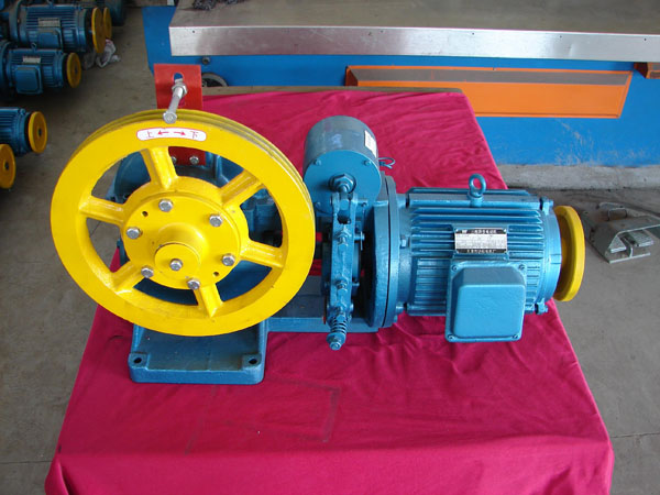  p>电梯曳引机是电梯的动力设备,又称电梯主机.