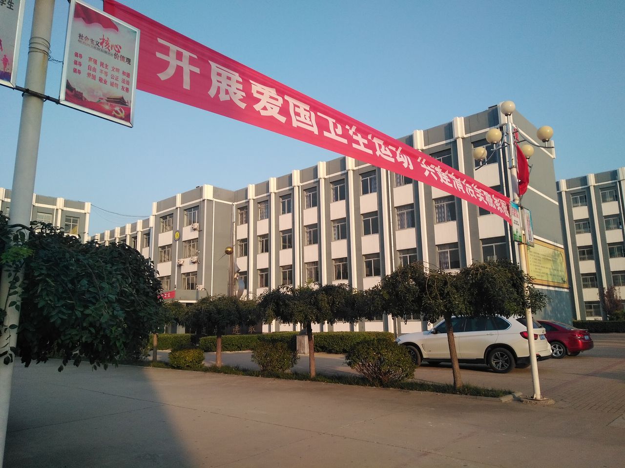  p>大城四中创建于1998年,位于河北省廊坊市大城县,是大城县的重点