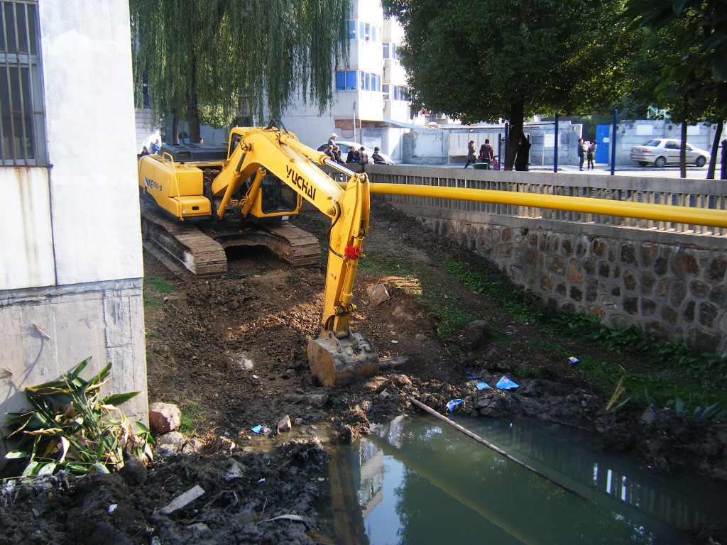 控制和改造河道的工程措施