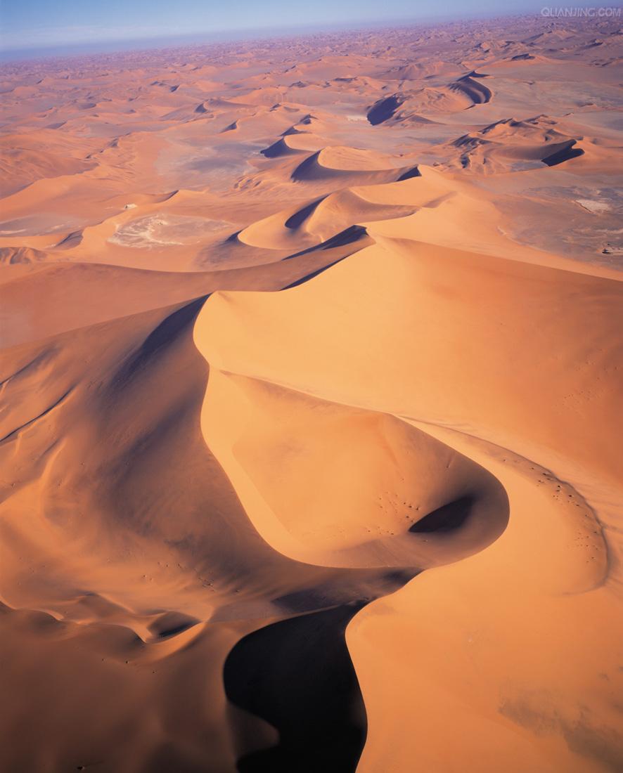 按成因可划分为岩漠沉积物,戈壁沉积物