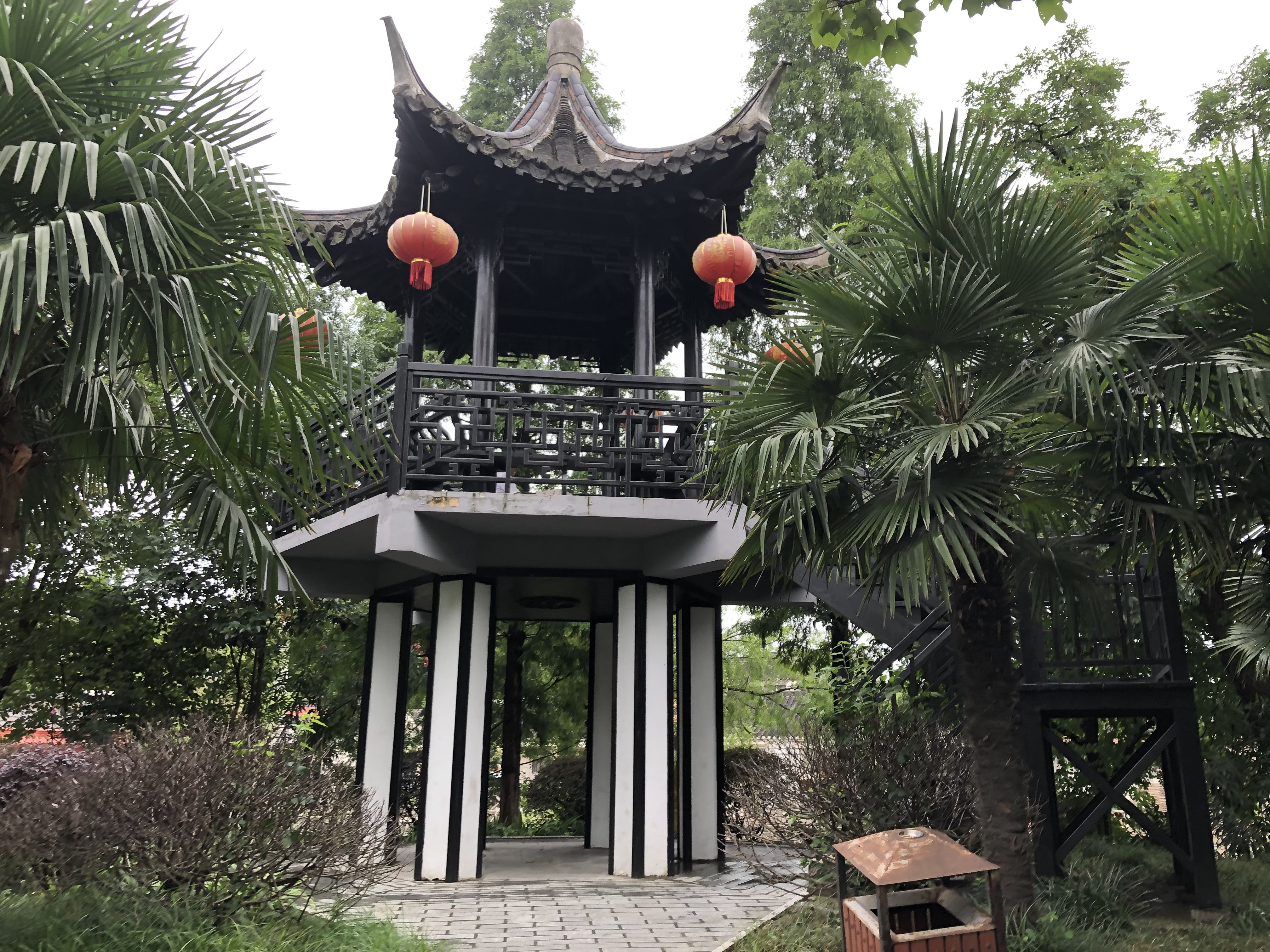  p>黄桥人民公园始建于1952年,位于泰兴市黄桥镇东进中路与致富路交叉