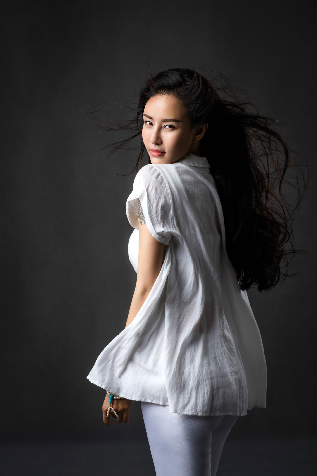  p>母其弥雅 i>(miya) /i>,1987年5月24日出生于云南省楚雄彝族自治州