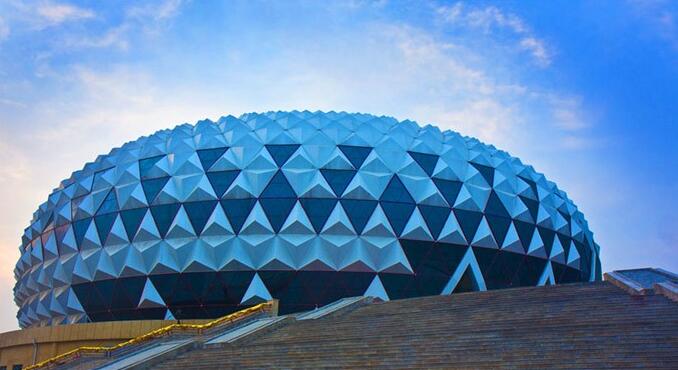 水秀国际大剧院,为濮阳国际文化产业园的主体建筑.2013年底完工,建