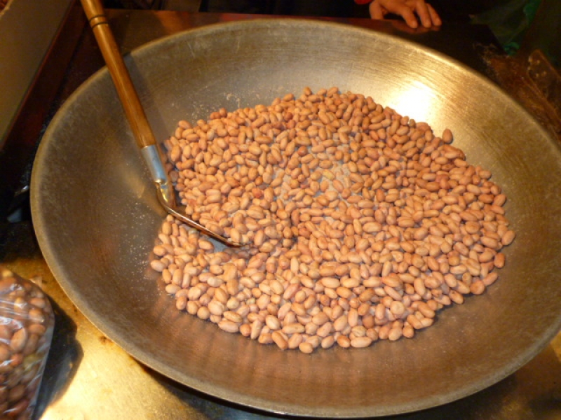 fried peanuts