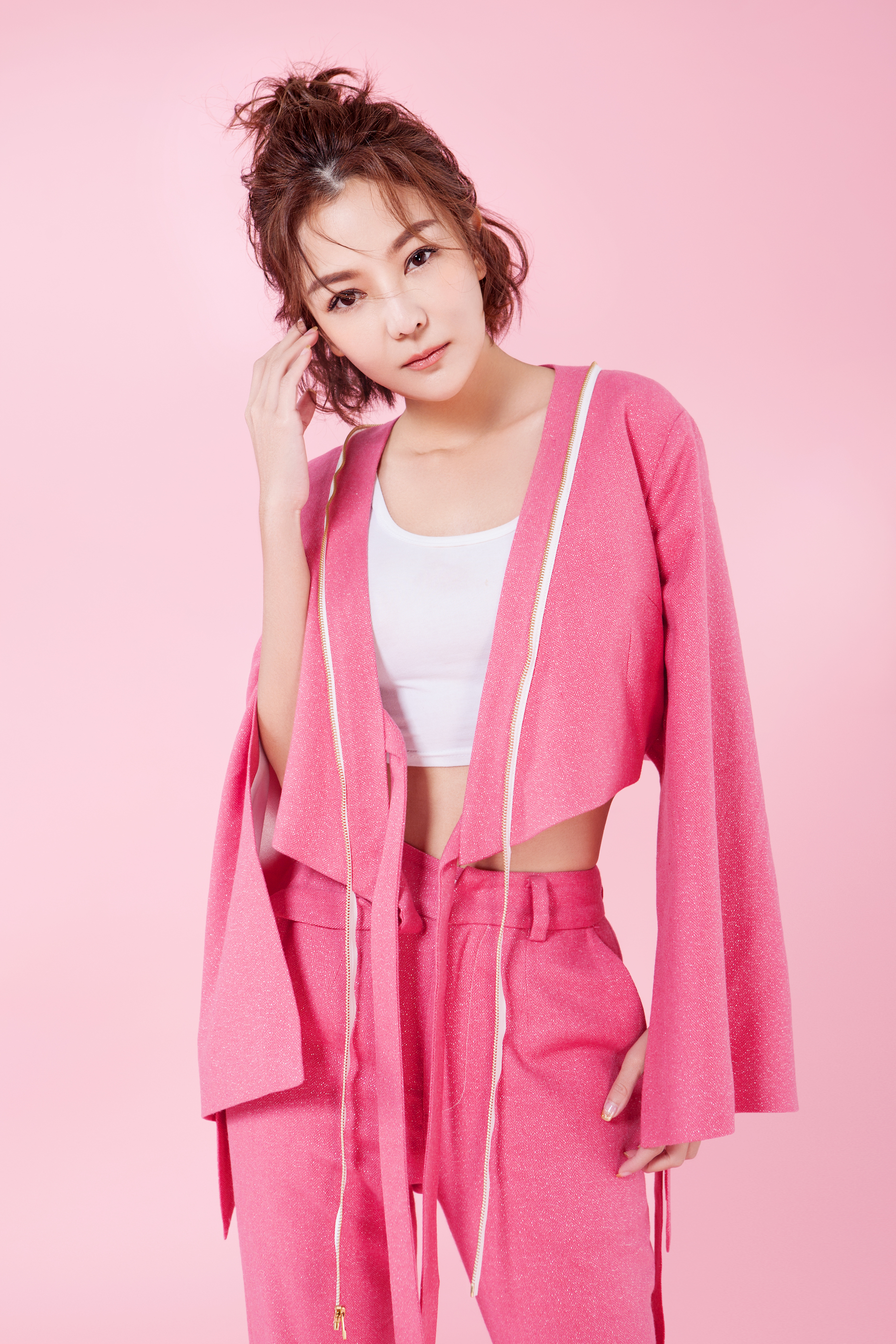  p>童冰玉(chris tong),6月14日出生于马来西亚,影视演员,主持人,歌手