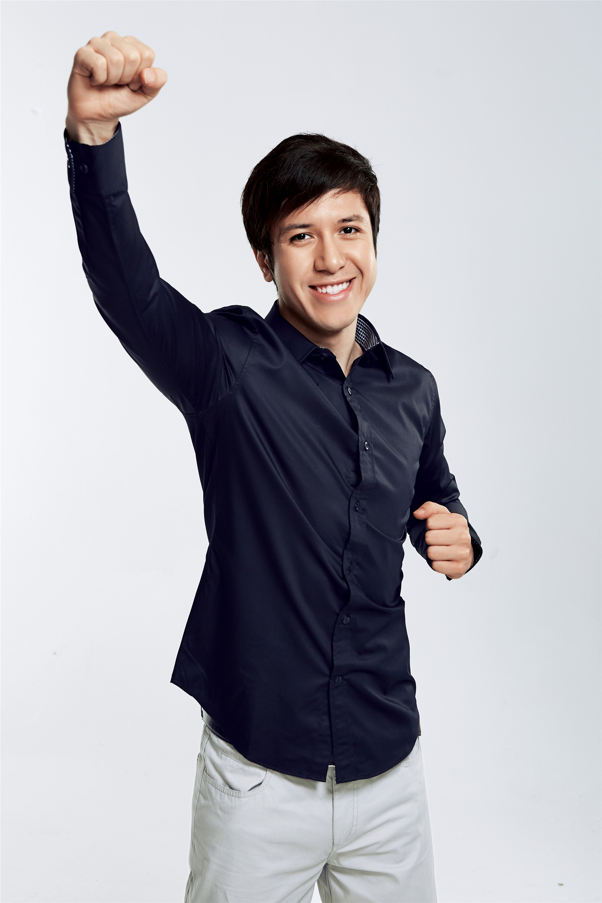  p>努尔艾力·阿不利孜(艾力),1989年3月1日出生,来自新疆乌鲁木齐,酷