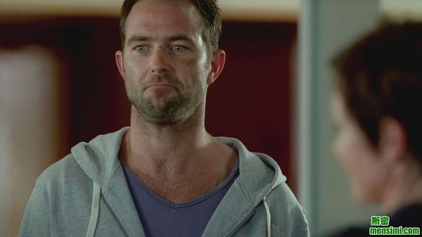  p>苏利文·斯坦普莱顿 i>(sullivan stapleton) /i>,1977年6月14日