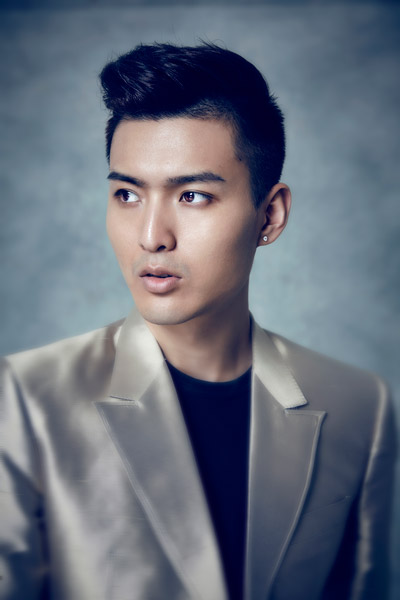  /p> p data-id="gnzynnomza">黄永龙是作为模特出身的演员.